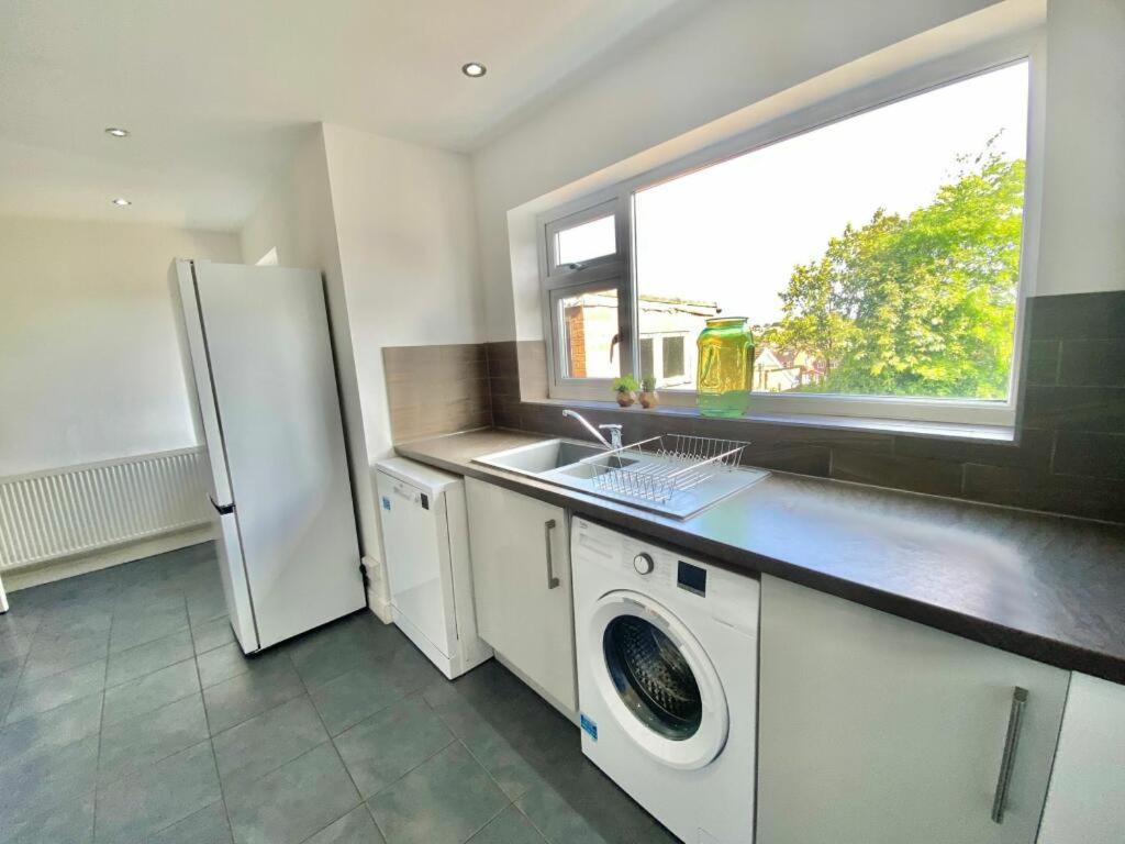 Coventry Huge 4Bed 2Bath Private Parking Nec By Empower Homes Exterior foto